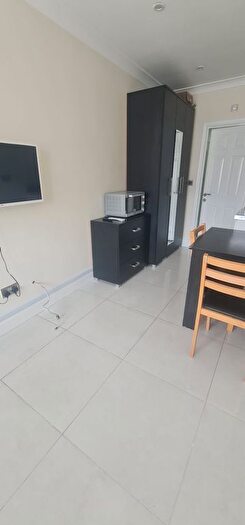 Studio To Rent In St Leonards Avenue, Kenton, HA3