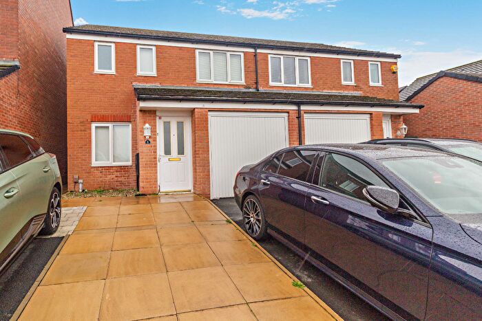 3 Bedroom Semi Detached House For Sale In Kilmarnock Grove, Heywood, Rochdale, OL10
