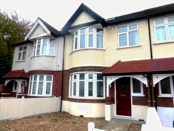 5 Bedroom House To Rent In Edenvale Road, Mitcham, CR4