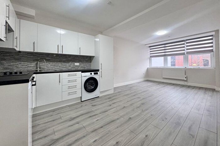 1 Bedroom Flat To Rent In High Street, Slough, SL1