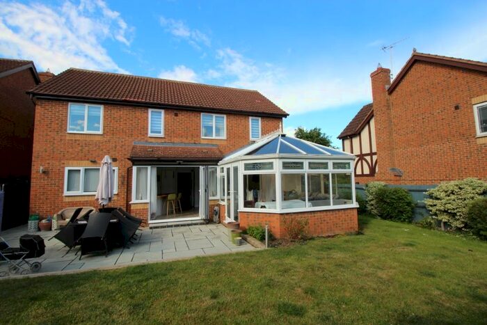 4 Bedroom Detached House To Rent In Hawkesford Way, St Neots, PE19