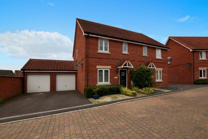 3 Bedroom Semi-Detached House To Rent In Jay Drive, Salisbury, SP4