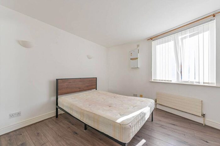 2 Bedroom Flat For Sale In Millenium Harbour, Isle Of Dogs, London, E14