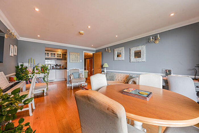 3 Bedroom Flat For Sale In Glaisher Street, Greenwich, London, SE8