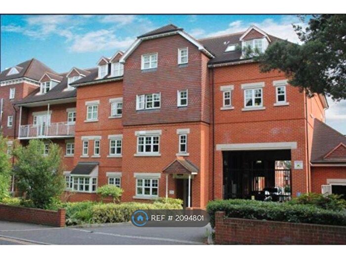 2 Bedroom Flat To Rent In Abingdon Court, Woking, GU22