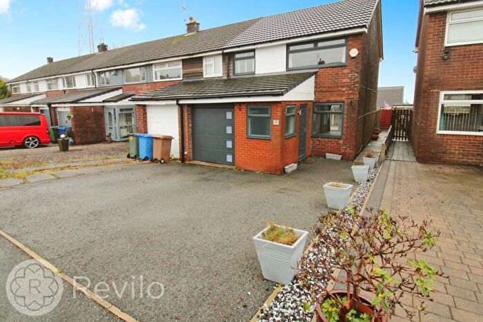 3 Bedroom End Of Terrace House To Rent In Norden Close, Rochdale, OL11
