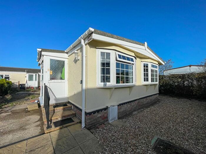 2 Bedroom Park Home For Sale In Sycamore, Oaktree Park, Locking, BS24