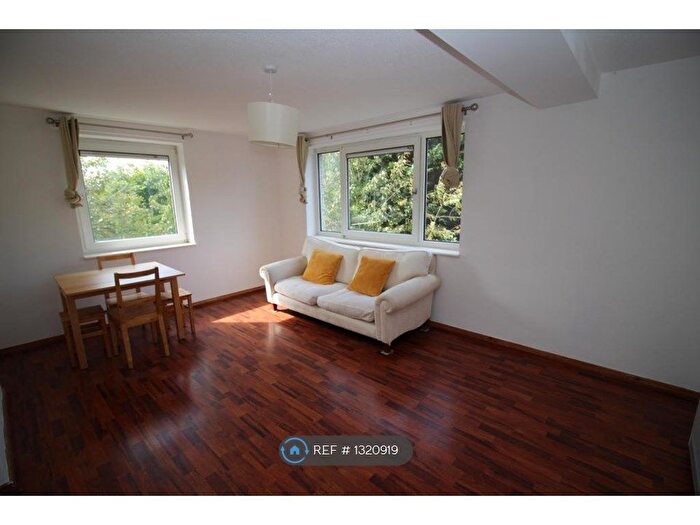 1 Bedroom Flat To Rent In Kersal Way, Salford, M7