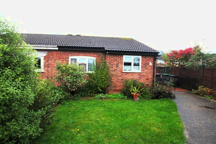 2 Bedroom Property To Rent In Laywood Close, Raunds, Wellingborough, NN9