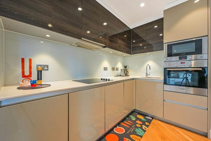 1 Bedroom Flat For Sale In Rathbone Market, Canning Town, London, E16