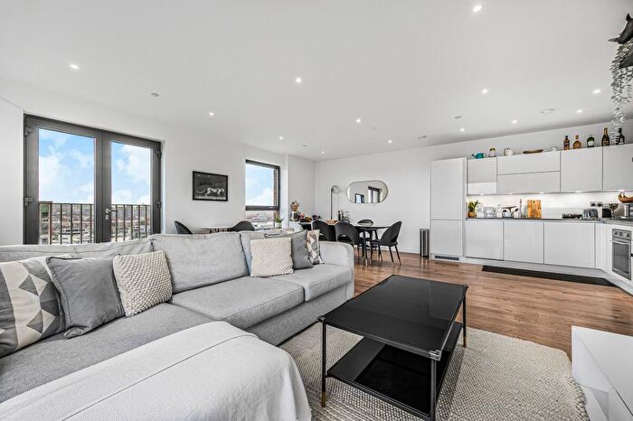 3 Bedroom Flat To Rent In Tiller House, Armada Way, E6