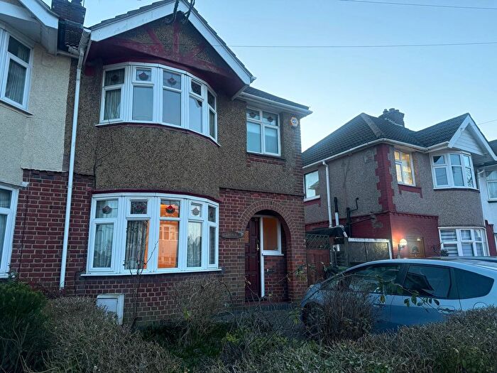 3 Bedroom Semi-detached House To Rent In Somerset Avenue, Luton, LU2