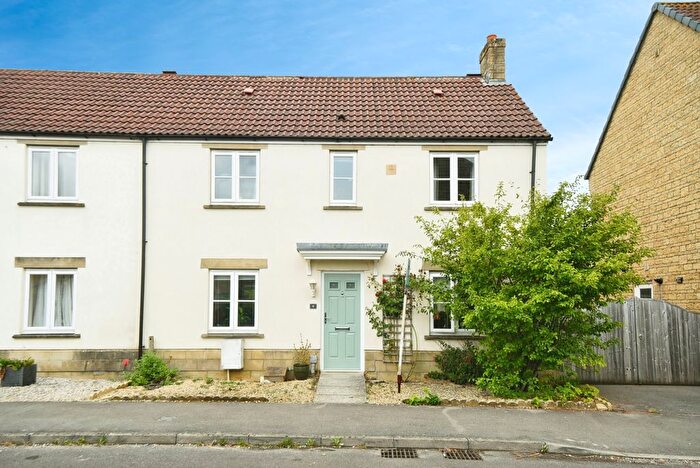 3 Bedroom Semi-detached House For Sale In Isis Close, Calne, SN11