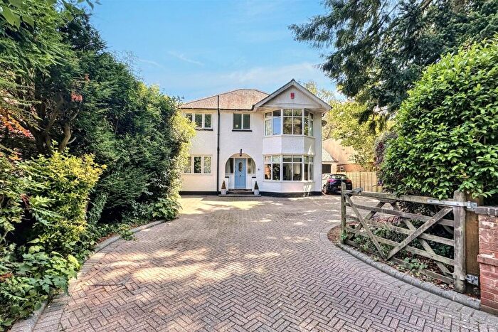 6 Bedroom Detached House For Sale In Hiltingbury, SO53