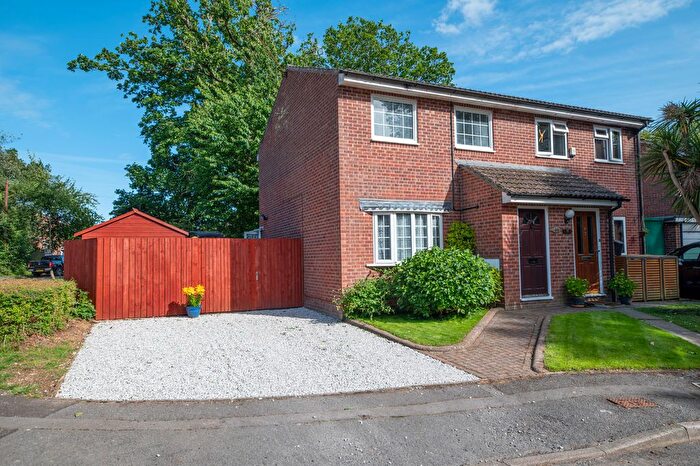 3 Bedroom Semi-Detached House For Sale In Place Crescent, Purbrook, PO7