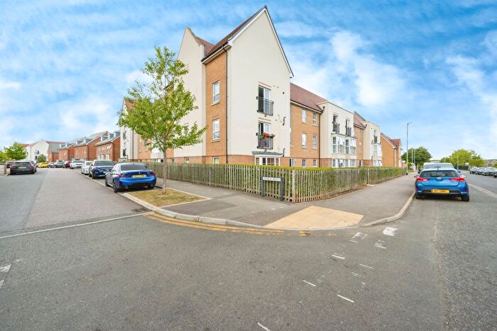 2 Bedroom Flat For Sale In Frenchs Avenue, Dunstable, LU6