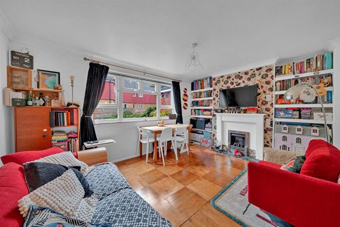 2 Bedroom Flat For Sale In Martins Road, Shortlands, Bromley, BR2