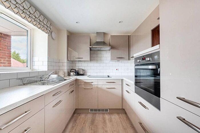 1 Bedroom Flat For Sale In Marsh Road, Pinner, HA5