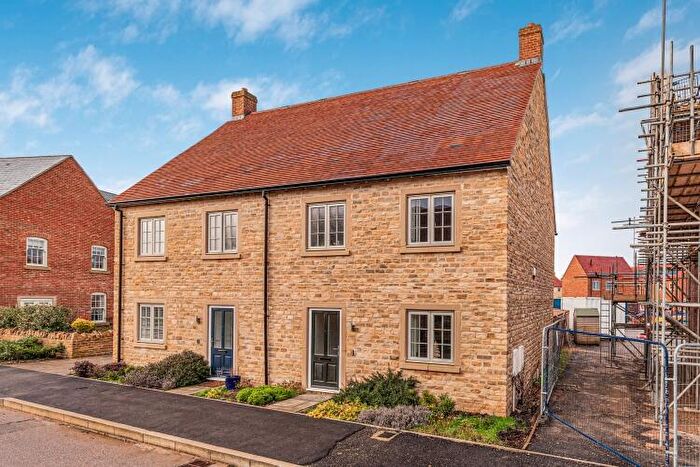 3 Bedroom Semi-Detached House To Rent In Cowells Road Woodstock, OX20