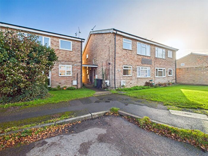 2 Bedroom Flat To Rent In Pym Walk, Thame, Oxfordshire, OX9