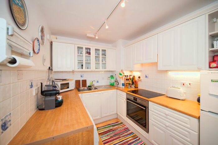 2 Bedroom Flat To Rent In Becketts Place, Kingston Upon Thames, KT1