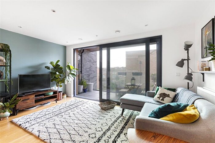 3 Bedroom Apartment To Rent In Dalston Lane, London, E8