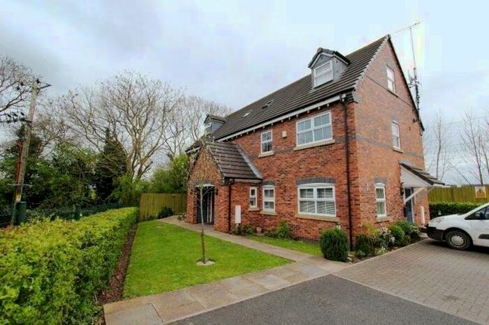 2 Bedroom Flat To Rent In The Crossings, Stone, Staffordshire, ST15