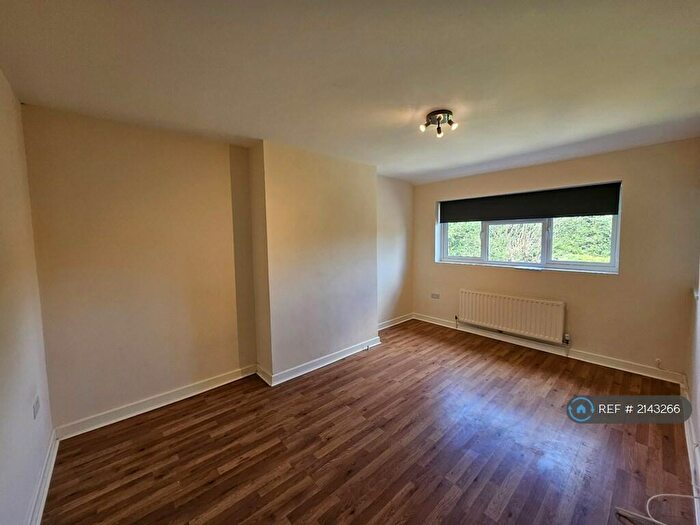 2 Bedroom Flat To Rent In Moremead Road, London, SE6