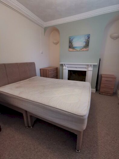 4 Bedroom House To Rent In Inkerman Street, St Thomas, SA1