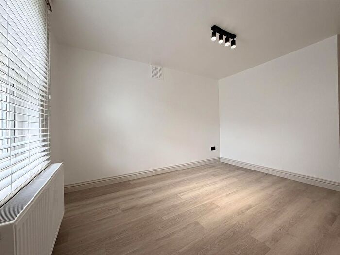 2 Bedroom Flat To Rent In Tankerville Road, London, SW16