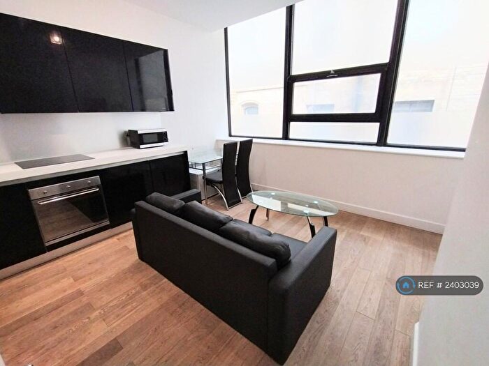 1 Bedroom Flat To Rent In Hanover House, Bradford, BD1