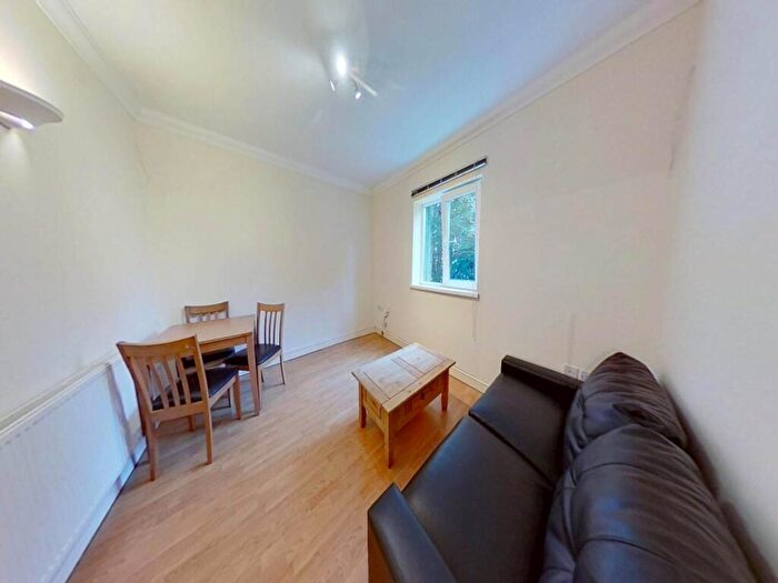2 Bedroom Flat To Rent In Richmond Road, Roath, Cardiff, CF24