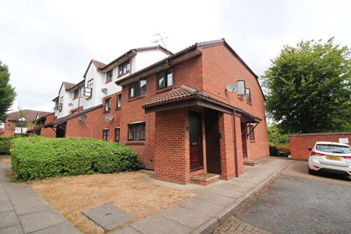 2 Bedroom Maisonette To Rent In Swallow Close, Greenhithe, Kent, DA9