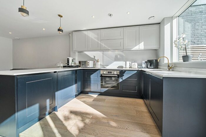 4 Bedroom Detached House To Rent In Knights Hill, West Norwood, SE27