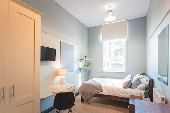 3 Bedroom Apartment To Rent In Bishop Blackall School, Exeter, EX4