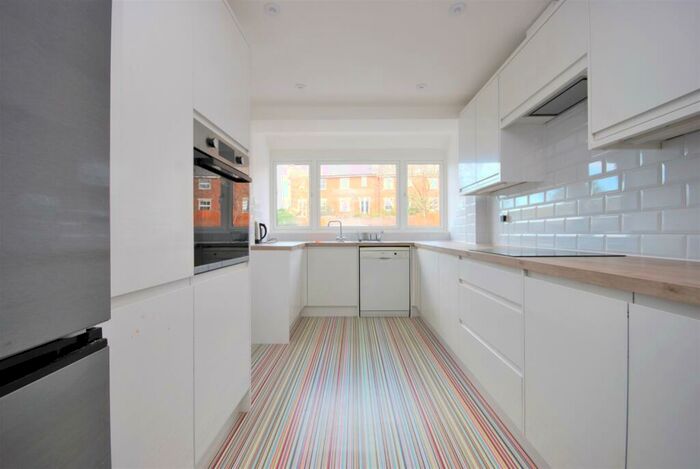 4 Bedroom Semi-Detached House To Rent In Mulberry Close Dulwich, SE22