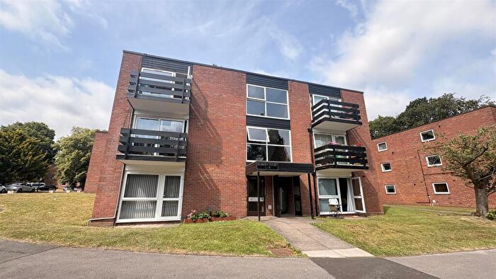 1 Bedroom Flat For Sale In Robert Court, Wake Green Park, B13
