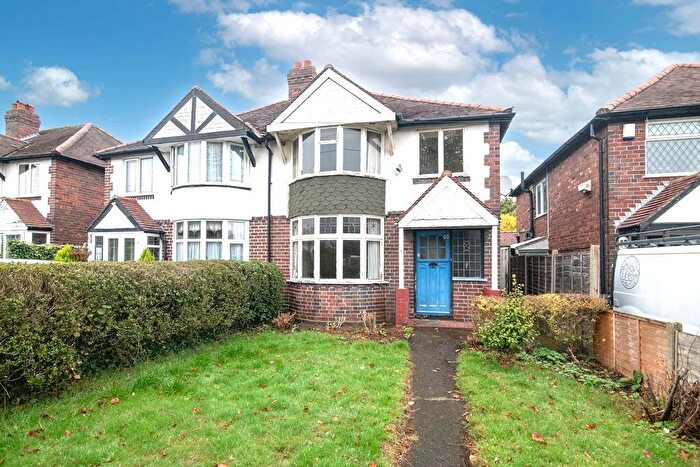 3 Bedroom Semi-Detached House For Sale In Redacre Road, Birmingham, B73