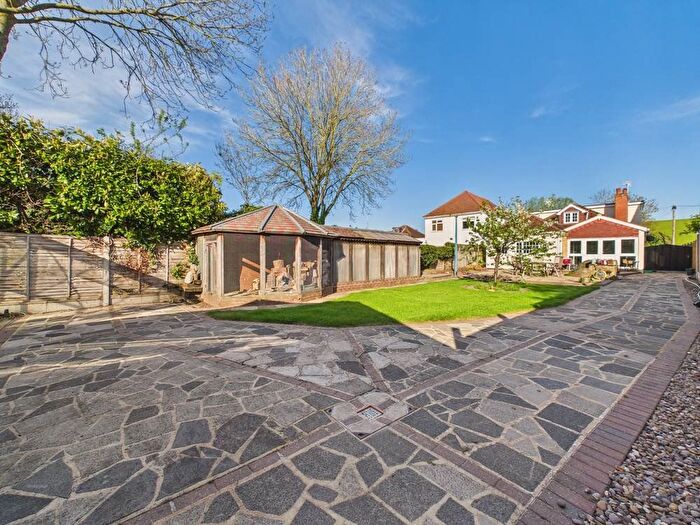 4 Bedroom Chalet For Sale In Coppermill Road, Wraysbury, Berkshire, TW19