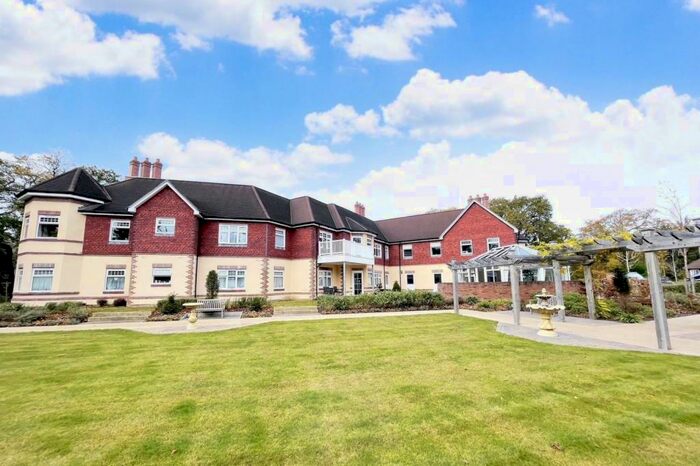 2 Bedroom Retirement Property To Rent In Ringwood, BH24