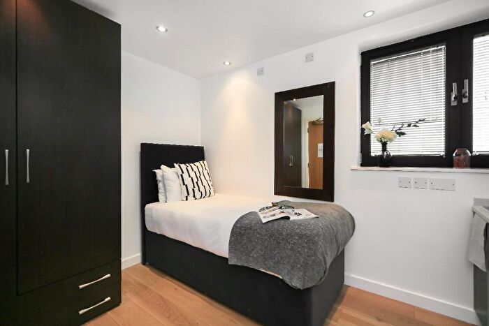 Studio To Rent In Kilburn High Road, London, NW6