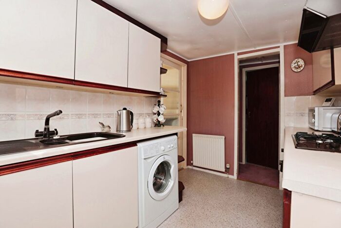 2 Bedroom Bungalow For Sale In Woodcot Park, Wilmcote, Stratford-Upon-Avon, Warwickshire, CV37