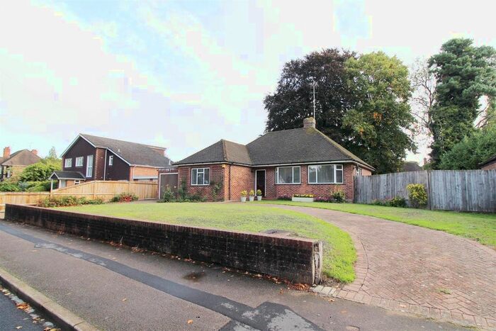 3 Bedroom Detached Bungalow To Rent In St. Peters Avenue, Caversham, Reading, RG4