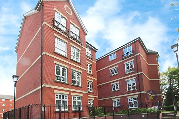 2 Bedroom Flat To Rent In St. Peters Close, Bromsgrove, Worcestershire, B61