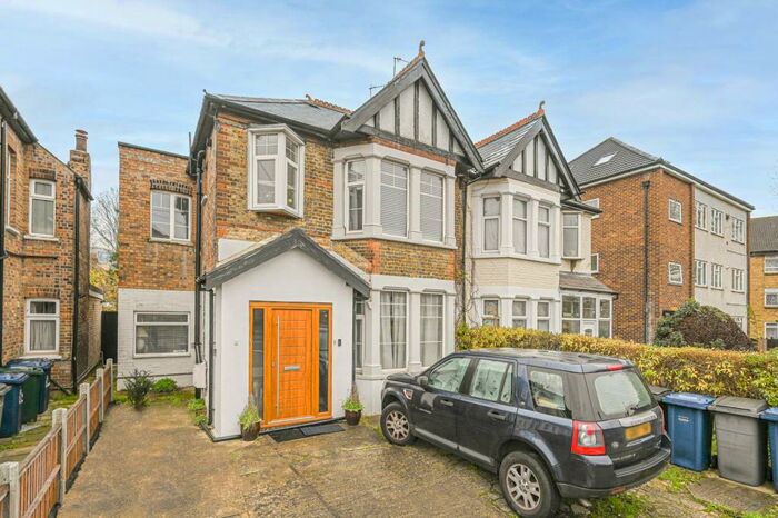 3 Bedroom Flat To Rent In Colindeep Lane, Colindale, London, NW9