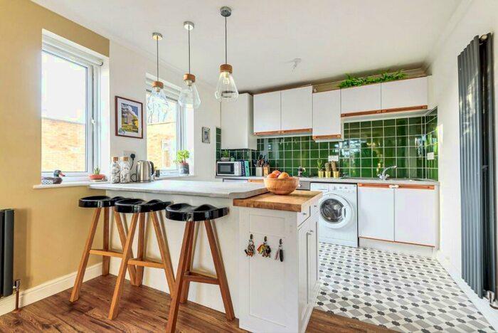 1 Bedroom Flat To Rent In Bycullah Road, Enfield, EN2