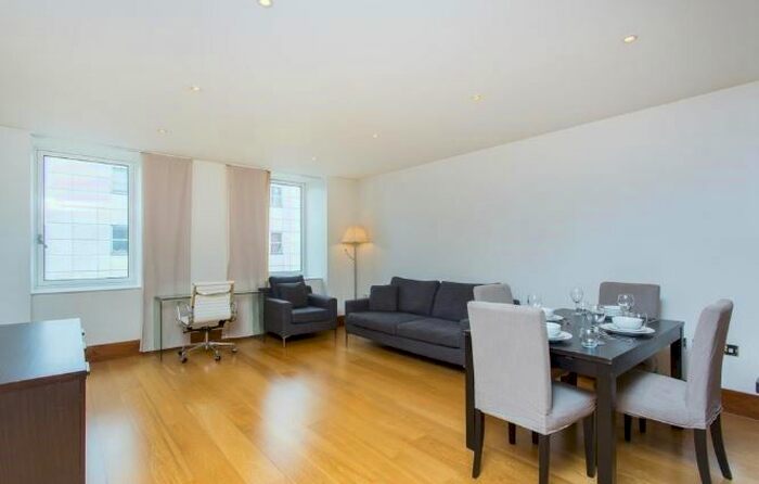 2 Bedroom Flat To Rent In Baker Street, Marylebone, London, NW1