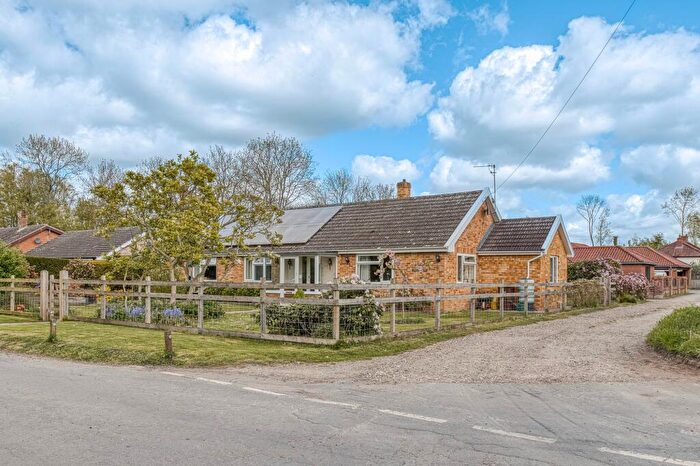 4 Bedroom Detached Bungalow For Sale In Rectory Road, Gissing, IP22