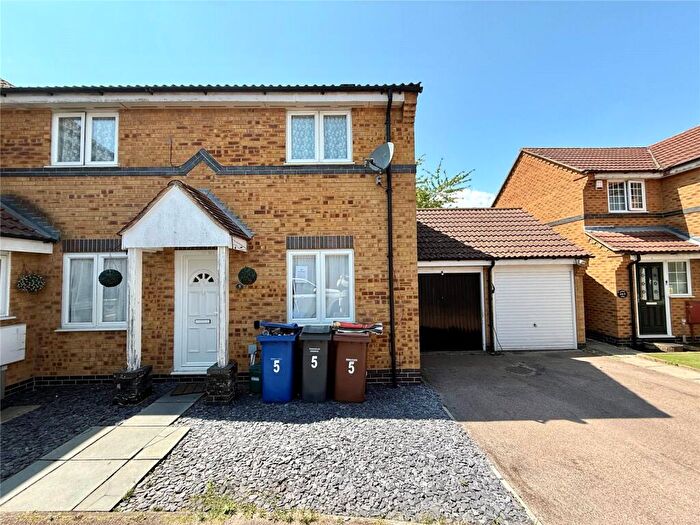3 Bedroom Semi-Detached House For Sale In Caravel Close, Grays, Essex, RM16