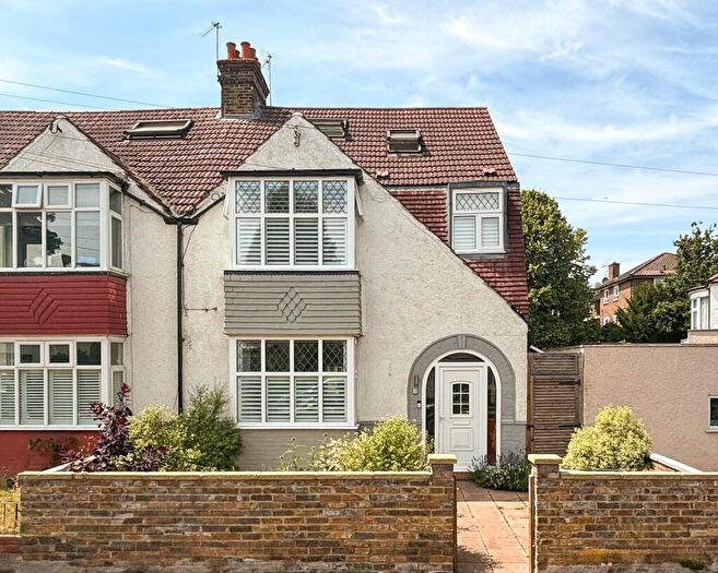 4 Bedroom Semi-Detached House To Rent In Riverview Park, Catford, London, SE6